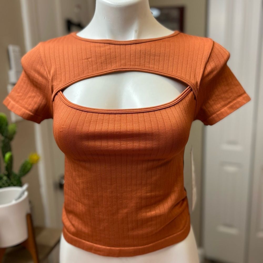Bloom Seasons Burnt Orange Ribbed Chest Cut-Out Crop Top Women’s Large